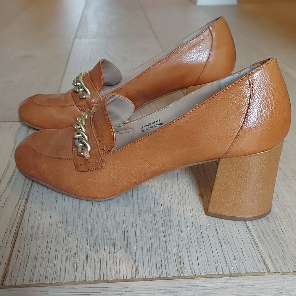 Tahari brown leather chunky heel with gold chain detail, size 8.5 - Picture 3 of 6